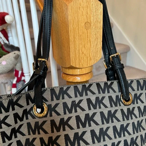 Michael Kors Black and Tan Tote Bag beautiful! - Picture 3 of 16